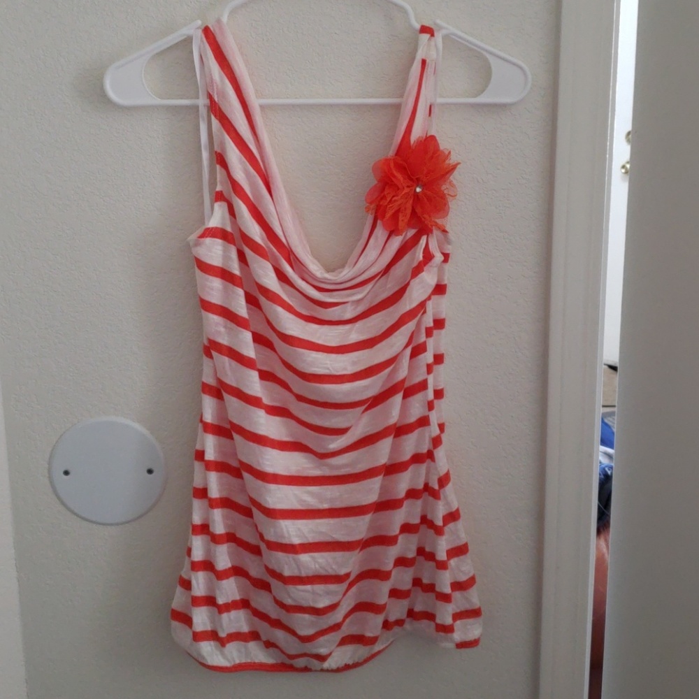 Fresh striped tank top with flower